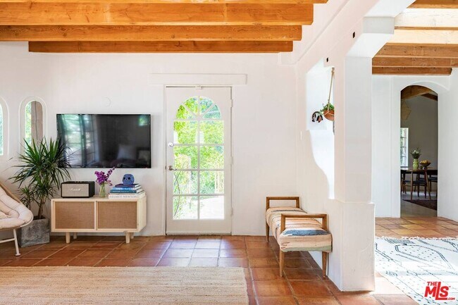 Building Photo - 3539 Canon Dr