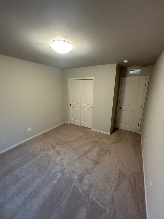 Building Photo - 610 Pickering Ln