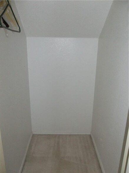 Building Photo - 2820 Deer Ridge Dr
