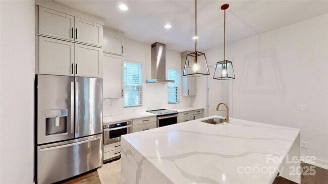Building Photo - 4019 Plaza Row Ct