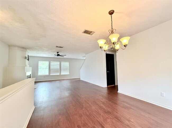Building Photo - 2734 High Point Dr