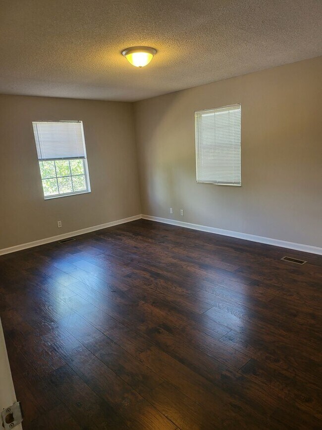 Building Photo - Large two-story colonial style home, Antioch