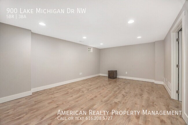 Building Photo - 900 Lake Michigan Dr NW