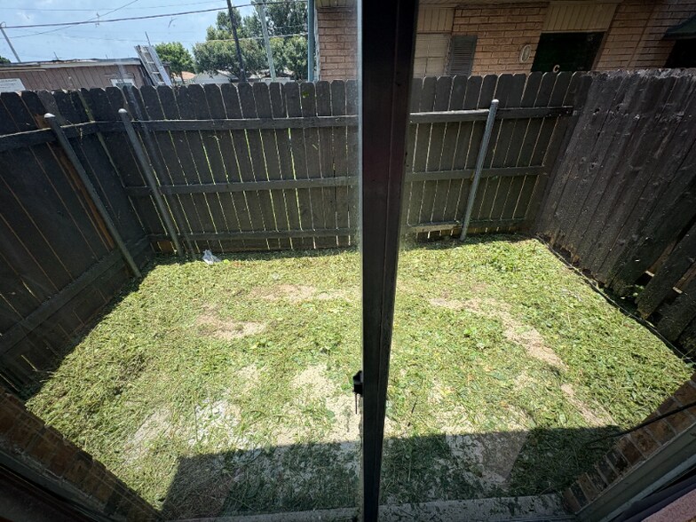 Building Photo - 2117 Giuffrias Ave