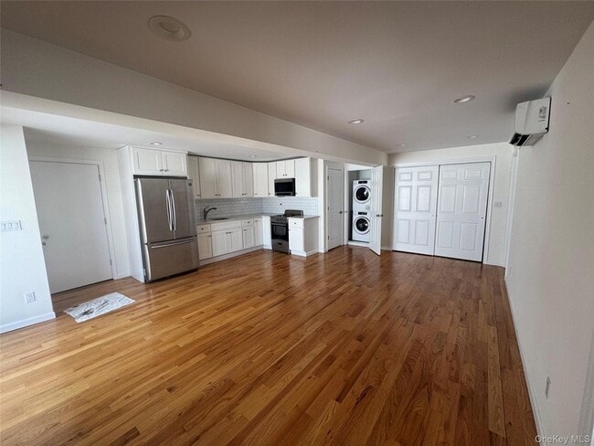 Building Photo - 505 S Main St