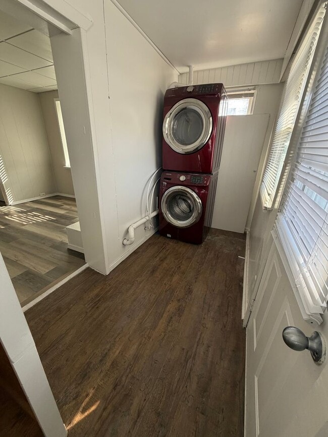 Building Photo - Charming 3-bed, 2-bath Single Family Home!