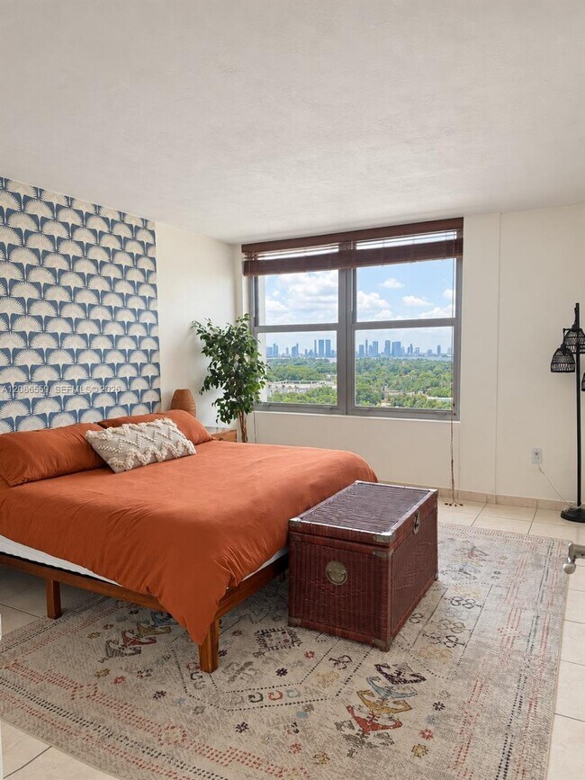 Building Photo - 2899 Collins Ave