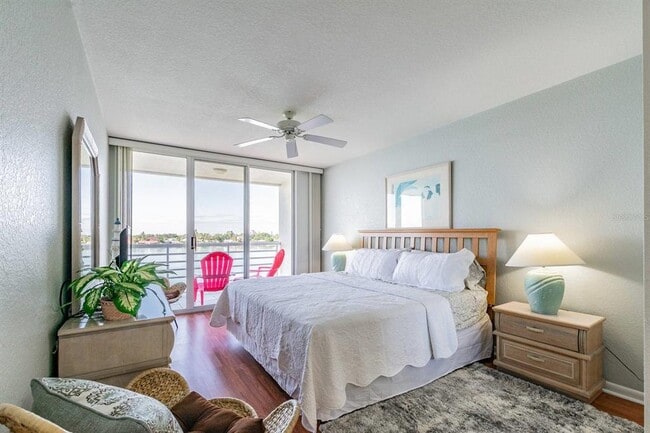 Building Photo - 6085 Bahia Del Mar Cir N