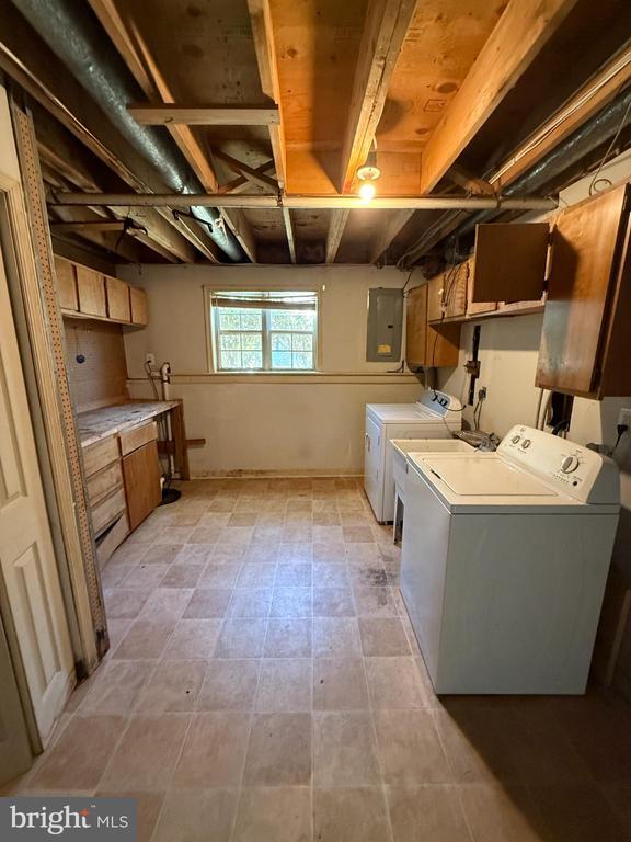 Building Photo - 1027 Pirates Ct