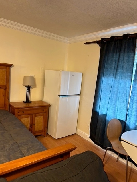 full size refrigerator - 600 NW 7th Ave