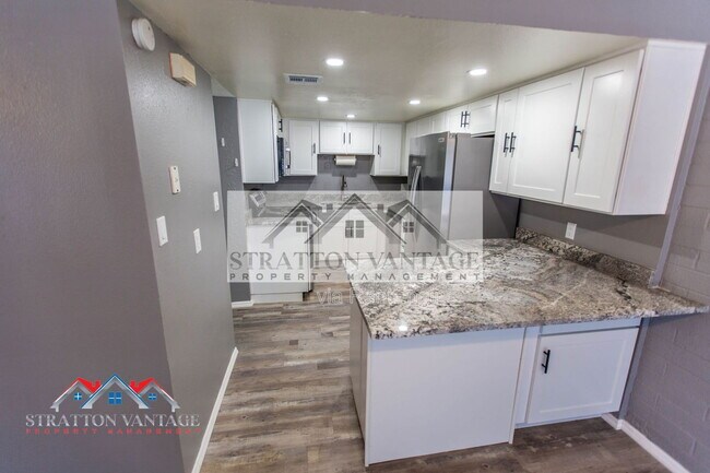 Building Photo - 1828 W Tuckey Ln