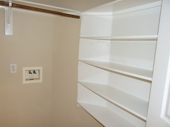 Building Photo - 410 Cypresswood Haven