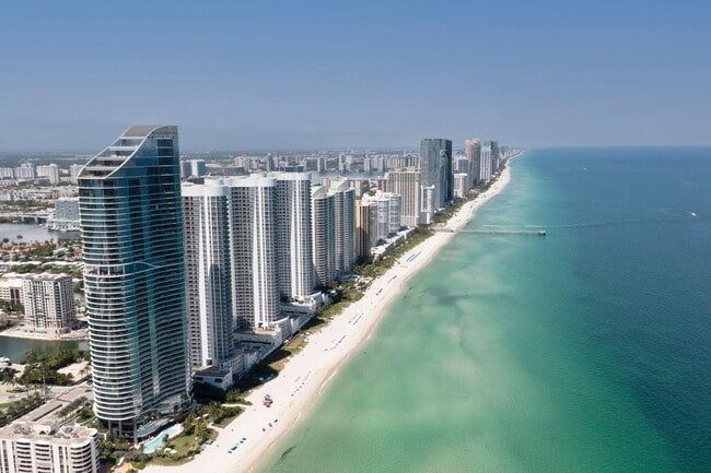 Building Photo - 15701 Collins Ave