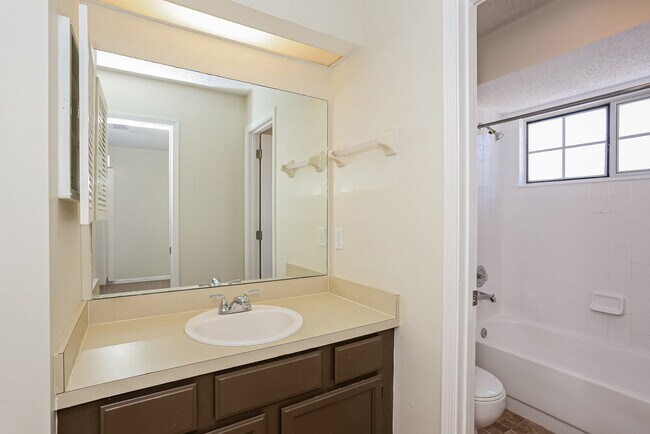 Building Photo - 9591 Sugar Hollow Ln