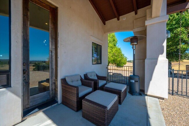Building Photo - 6750 Golden Pheasant Ln