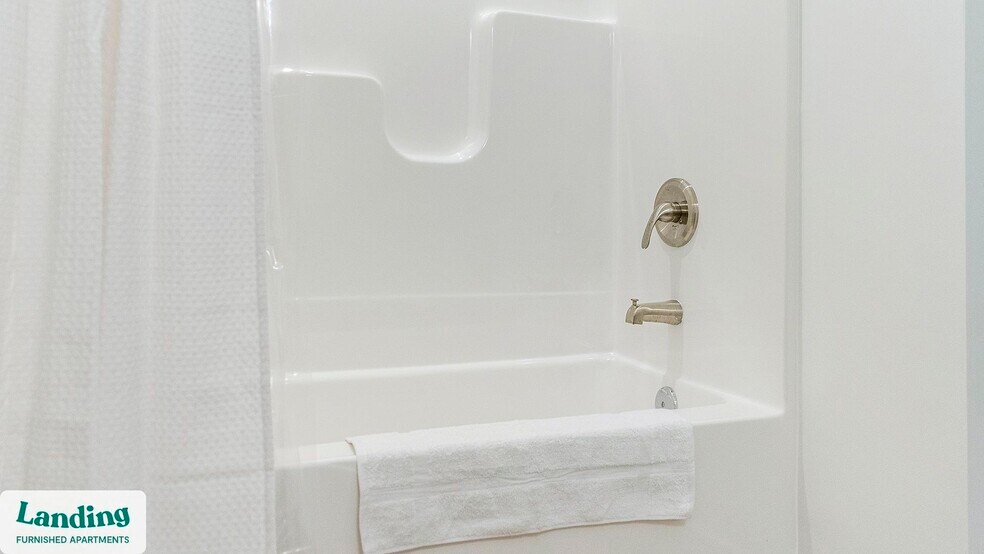 Building Photo - 650 N Main St