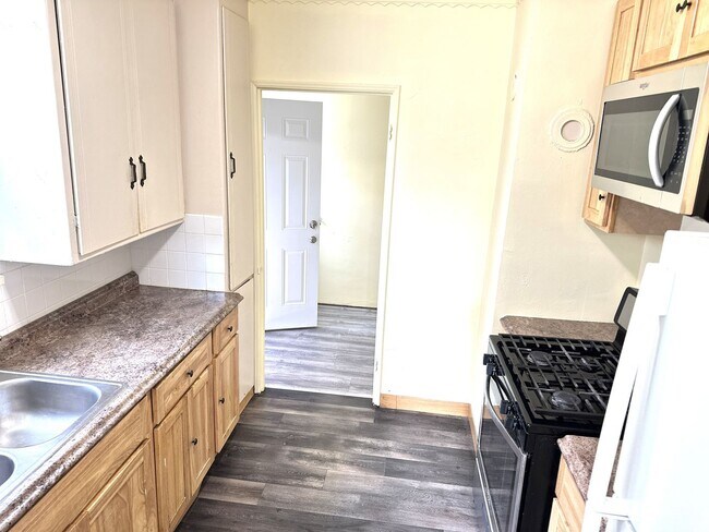 Primary Photo - 2 BED/1 BATH/Home For RENT! Cozy, and Char...