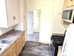 Building Photo - 2 BED/1 BATH/Home For RENT! Cozy, and Char...