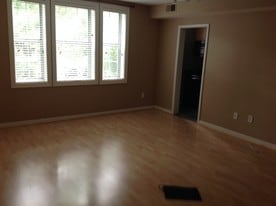Building Photo - 1728 N Queens Ln