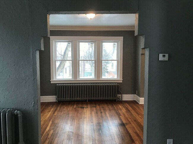 Building Photo - Recently remodeled 4 bedroom house in St P...