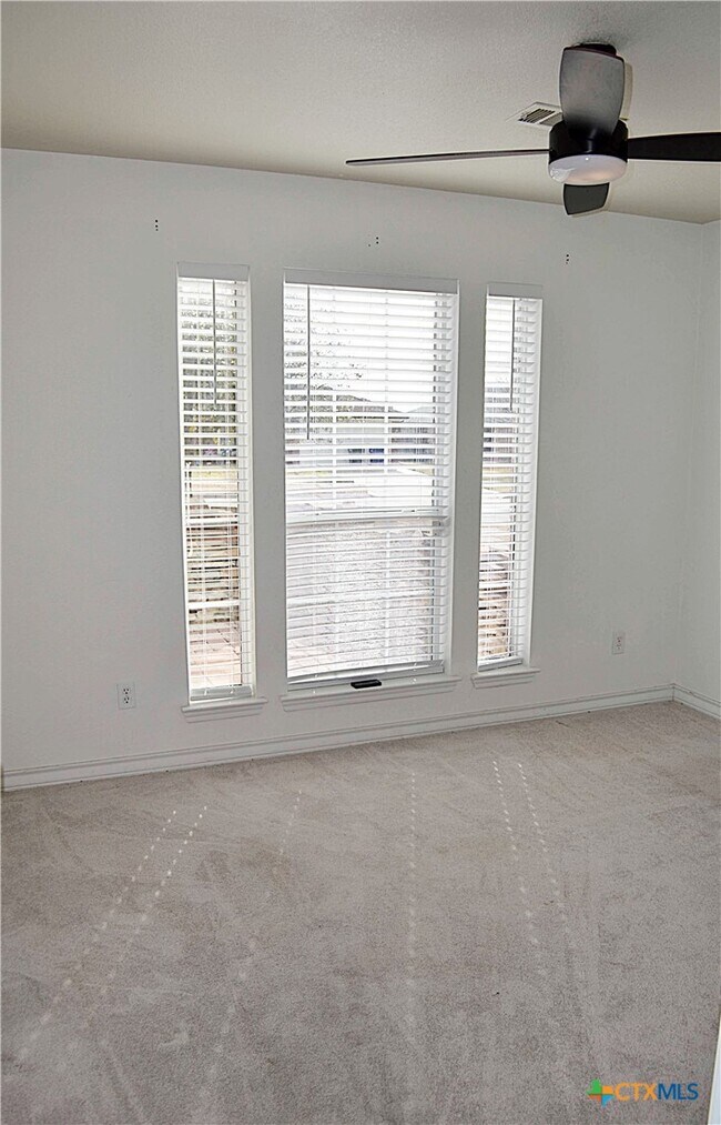 Building Photo - 2105 Merle Dr