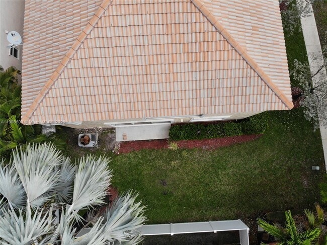 Building Photo - 15562 SW 50th Ct