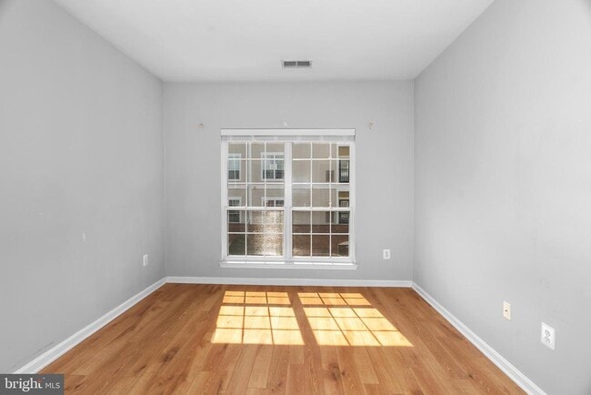 Building Photo - 4852 Eisenhower Ave