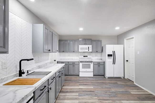 Building Photo - ***APPLICATION CURRENTLY UNDER REVIEW***Co...