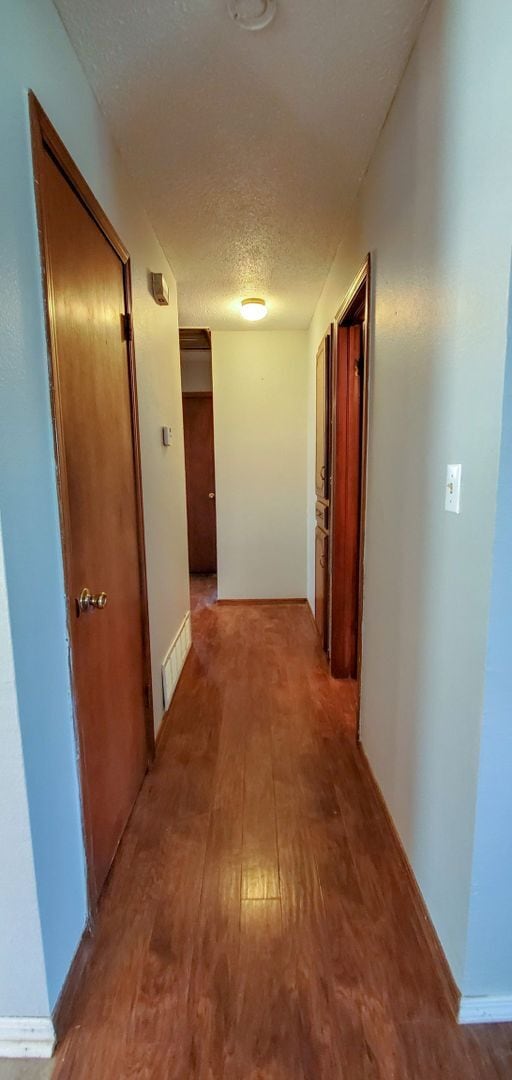 Building Photo - 3 Bedroom 1.5 Bath with Garage