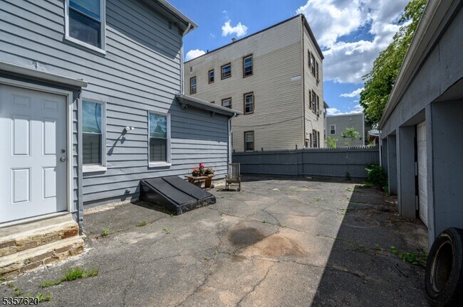 Building Photo - 257 S 8th St