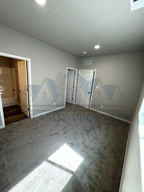 Building Photo - 4521 E Bobolink Ln