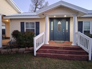 Building Photo - 711 Cricket St