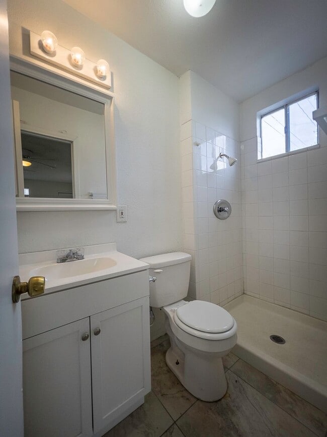 Building Photo - 1 bed and 1 bath located in Henderson!