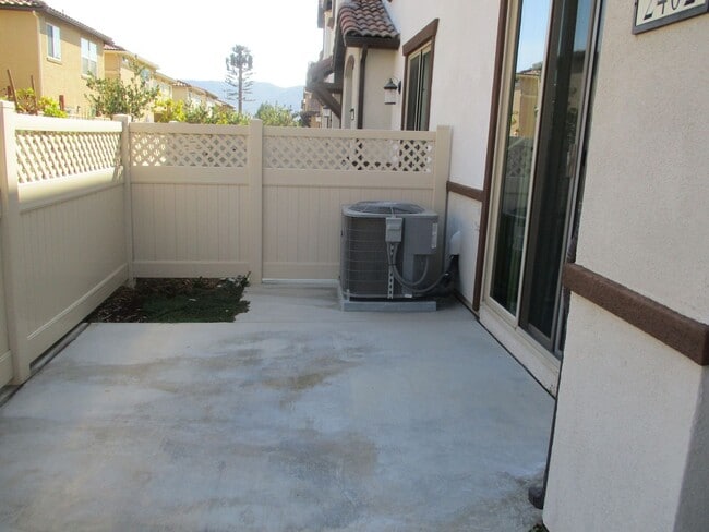 Building Photo - Murrieta 3 Bdr 2.5 Bath Town Home Built 2020