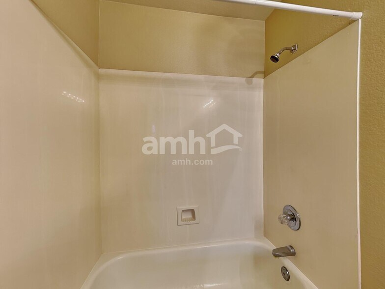 Building Photo - 230 N Leoma Ct