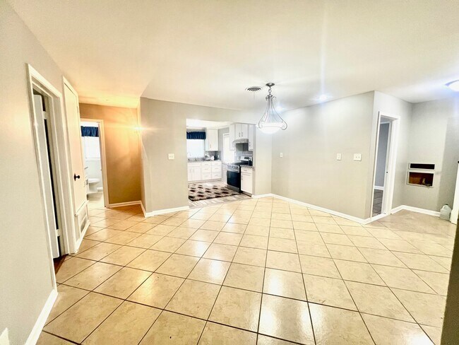 Building Photo - 919 Saddle Rock Dr