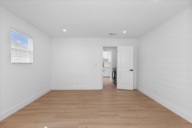 Building Photo - 6910 Eberhart St