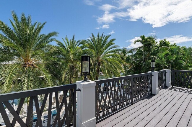 Building Photo - 720 Isle of Palms Dr