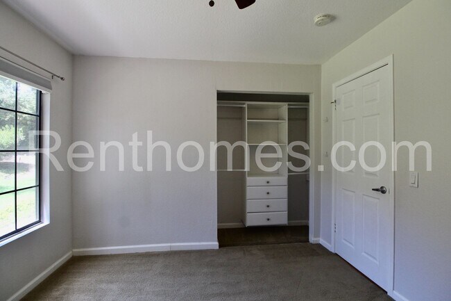Building Photo - 15730 Via Calanova