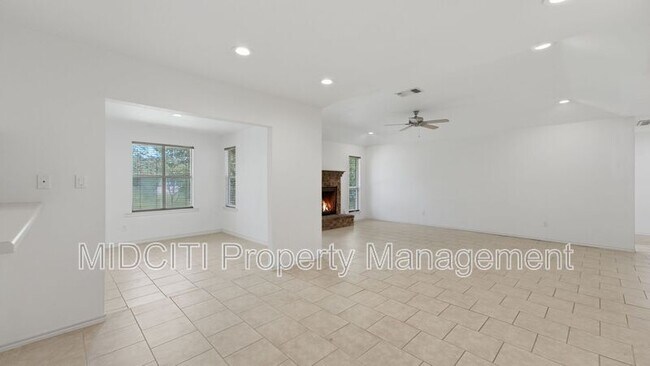 Building Photo - 1233 Hollyhock Ln