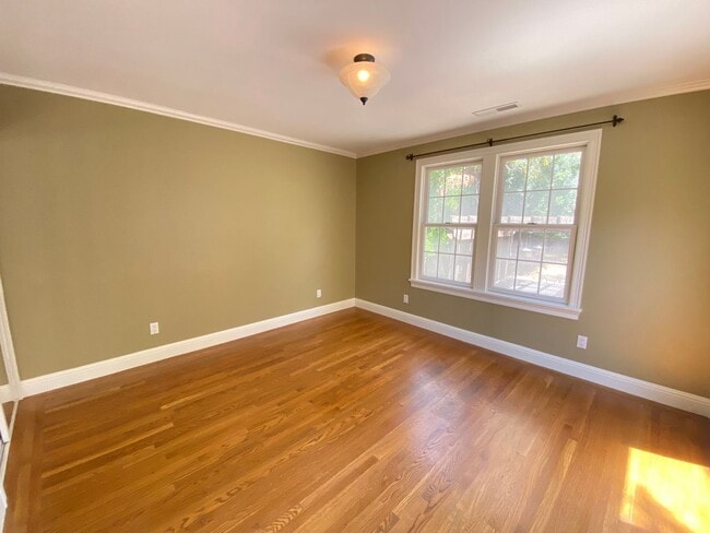 Building Photo - Advent - Four Bedroom Home W/ Incredibly L...