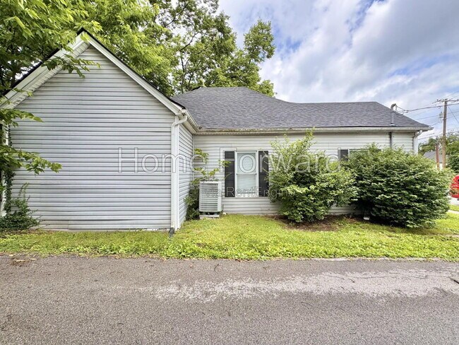 Building Photo - 206 E Hickman St