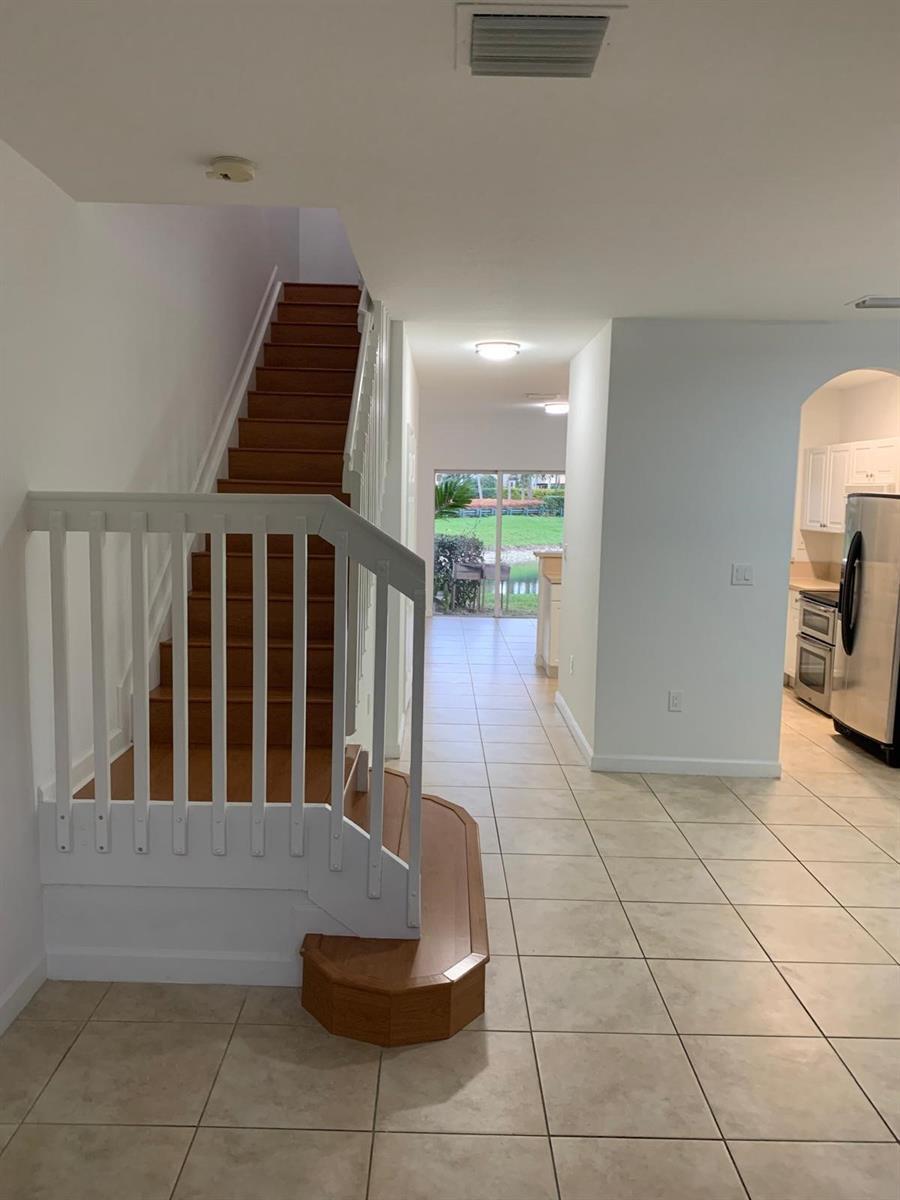 Building Photo - 3390 NE 13th Circle Dr