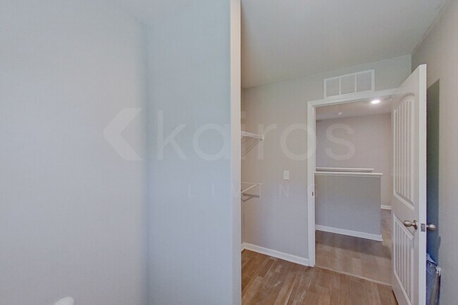 Building Photo - 35 E Luminous Way