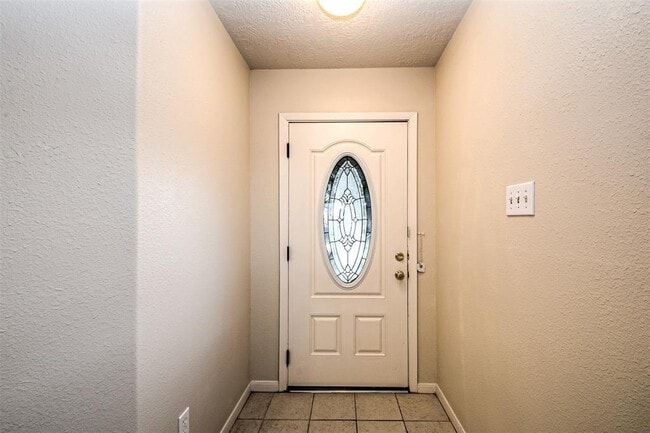 Building Photo - 211 Pine Shadow Dr