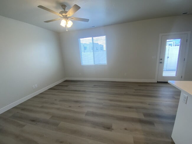 Building Photo - 4138 Baywood Dr