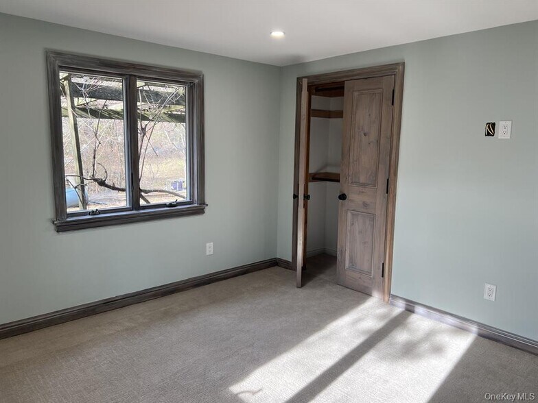 Building Photo - 24 Lindner Pl