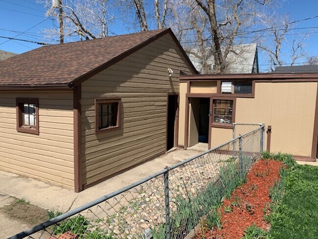 Building Photo - Charming 4-bedroom in Golden