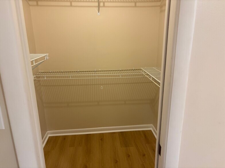 Building Photo - 3951 NE 17th Ave