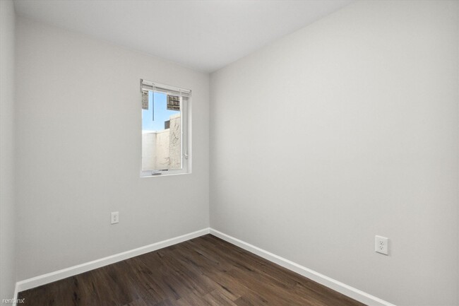 Building Photo - 3 br, 3 bath Triplex - 2025 N 16TH ST Unit...